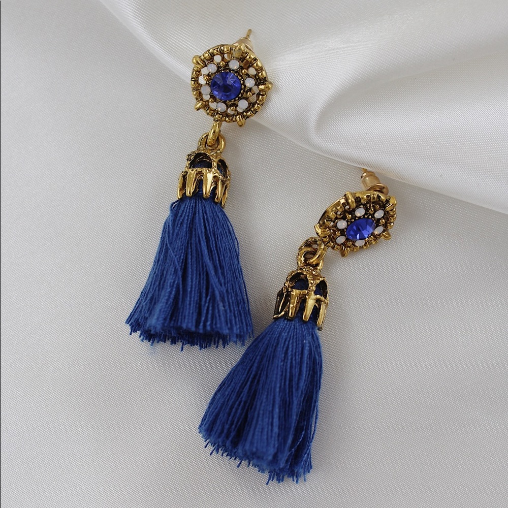 SALE 👀 Blue Tassel Earrings - Picture 3 of 7